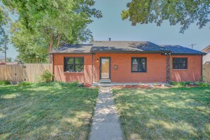 Exterior - Home Sweet Home 3 Beds Central Springs Locale! (Colorado Springs)