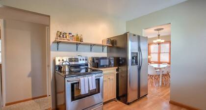 Home Sweet Home 3 Beds Central Springs Locale!