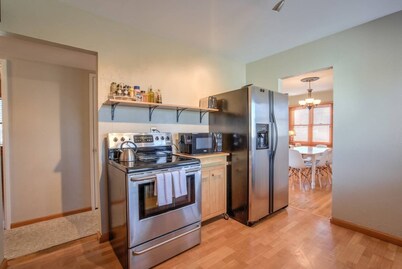 Home Sweet Home 3 Beds Central Springs Locale!