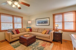 House (3 Bedrooms) | Living room