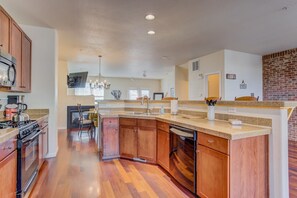 Villa (3 Bedrooms) | Private kitchen | Full-size fridge, oven, toaster, freezer - Urban Practicality! 3 Beds, Patios & Dog Friendly (Colorado Springs)