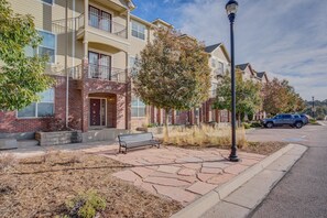Exterior - Urban Practicality! 3 Beds, Patios & Dog Friendly (Colorado Springs)