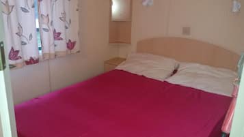1 bedroom, free cots/infant beds