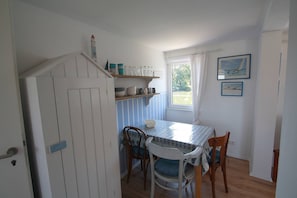 Duplex, 2 quartos, varanda | Opções para refeição no quarto