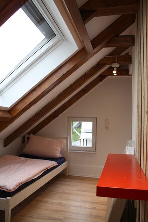 2 bedrooms, free WiFi - Maisonettewohnung mit großer Terrasse (Karlsruhe)