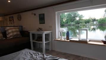 Apartamento panorâmico, ao lado do lago | 1 quarto, escrivaninha, Wi-Fi de cortesia