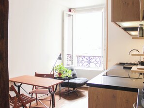Interior - Lovely Studio with a view, Le Marais (Paris)