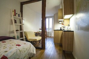 Bed sheets - Lovely Studio with a view, Le Marais (Paris)