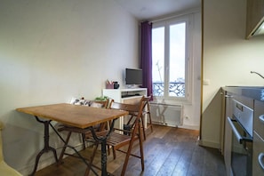 Interior - Lovely Studio with a view, Le Marais (Paris)