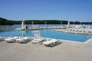 Piscina coperta, piscina all'aperto