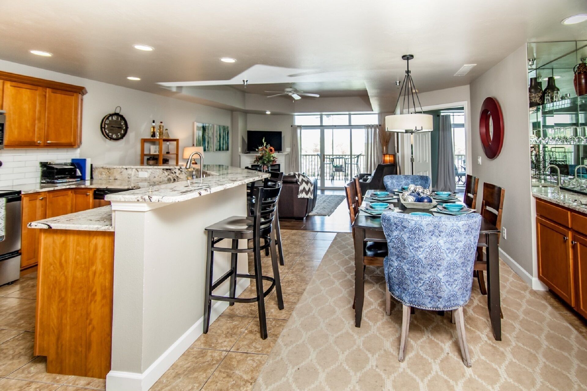 Beautiful, Luxury Towers Condo For Four or Six! Towers 8104, Free WIFI