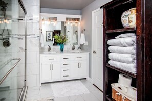 Combined shower/tub, towels, soap, toilet paper