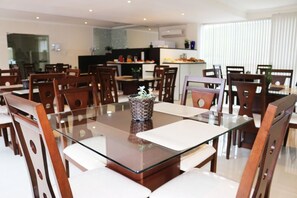 Tägliches inbegriffenes Frühstücksbuffet