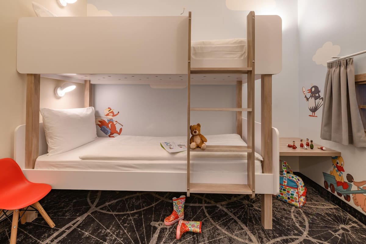 Family Room, Multiple Beds | Hypo-allergenic bedding, in-room safe, desk, laptop workspace