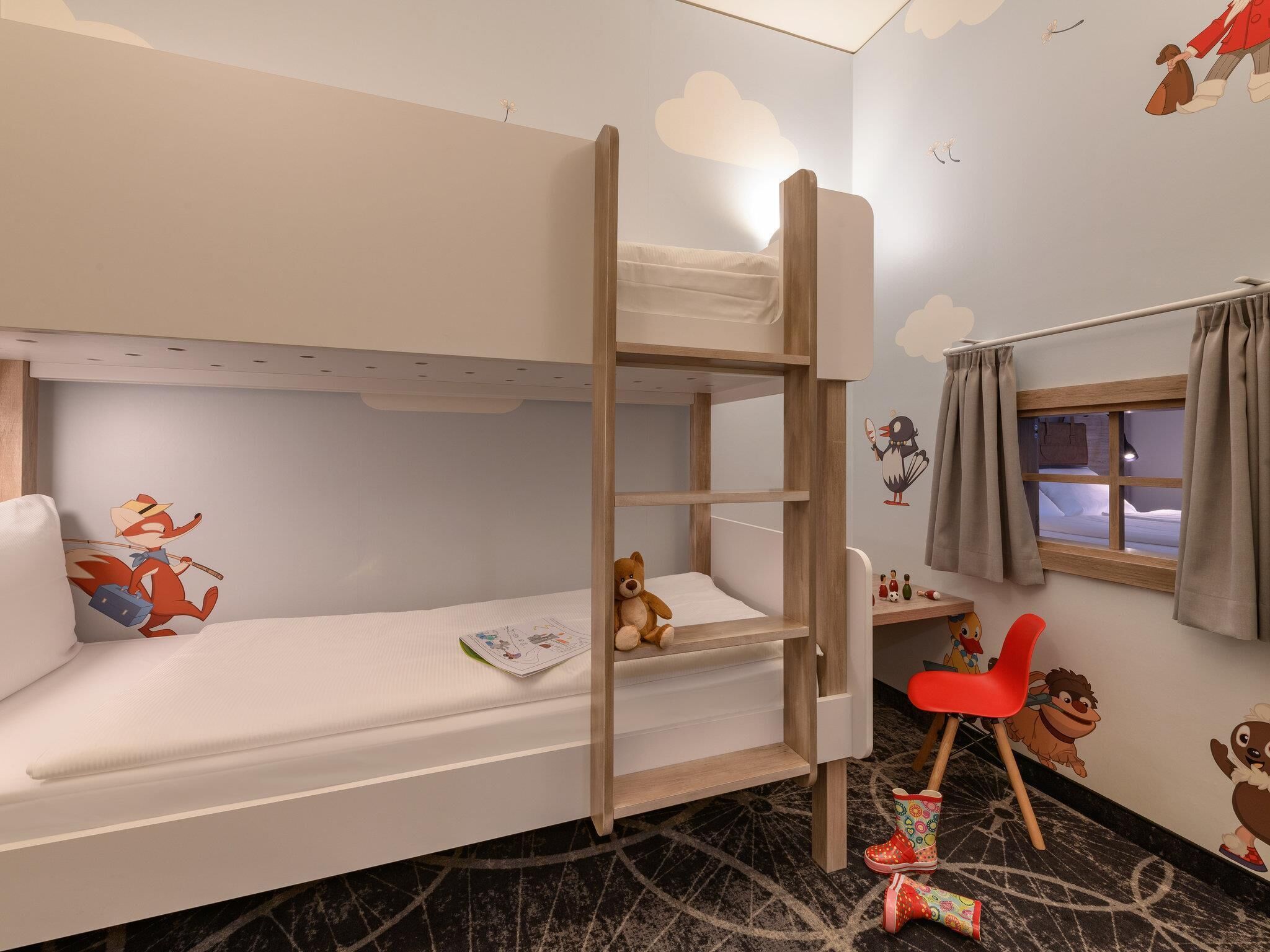 Literie hypoallergénique, coffres-forts dans les chambres, bureau