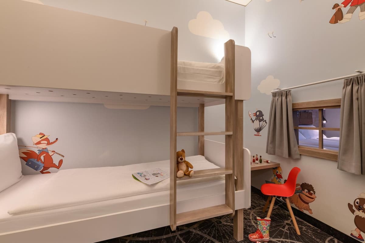 Literie hypoallergénique, coffres-forts dans les chambres, bureau