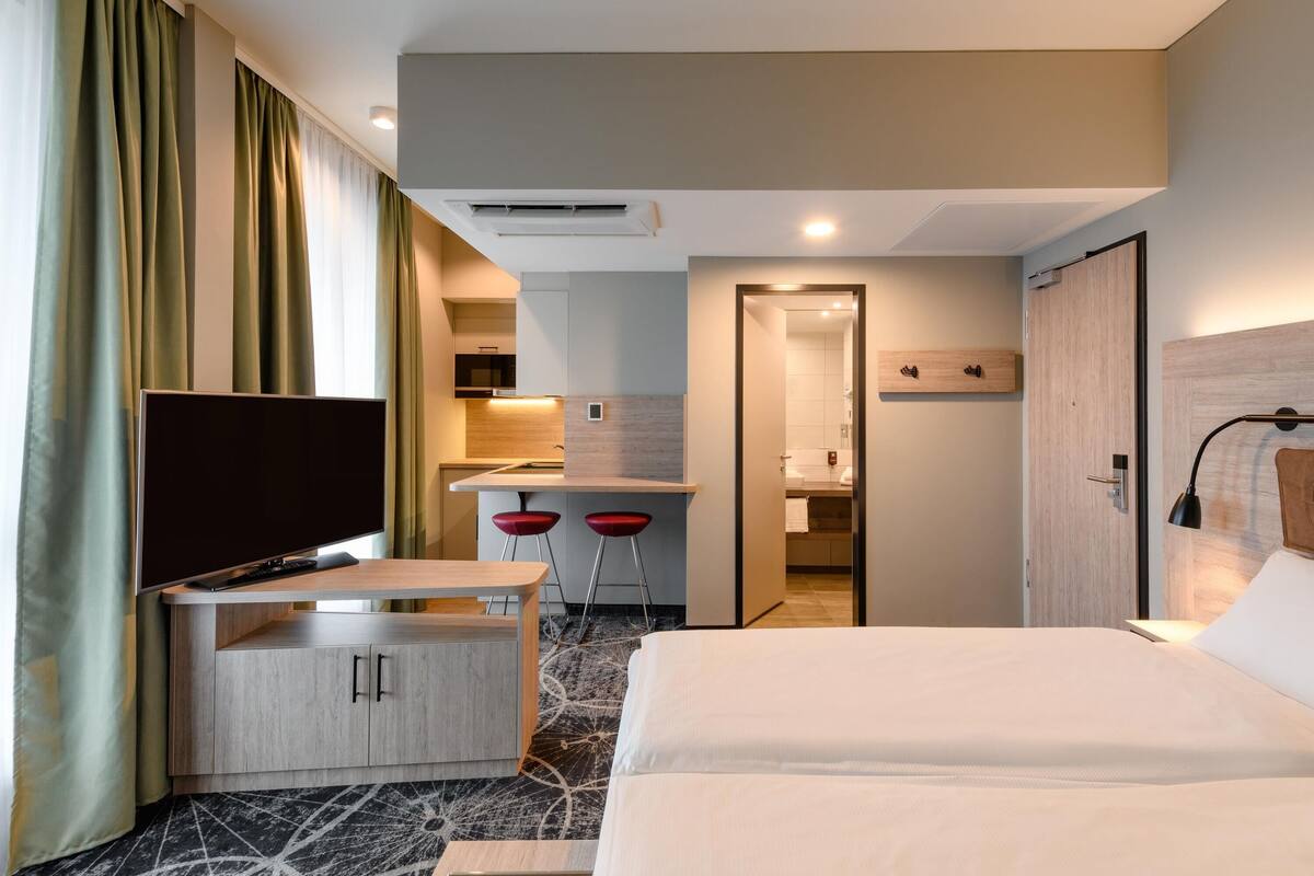 family double room, multiple beds, kitchenette (modern) | hypo-allergenic bedding, in-room safe, desk, laptop workspace