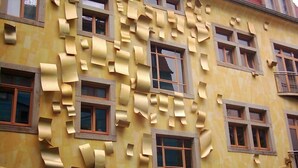A building facade with multiple windows and a yellowish wall. - ibis Styles Dresden Neustadt (Dresden)