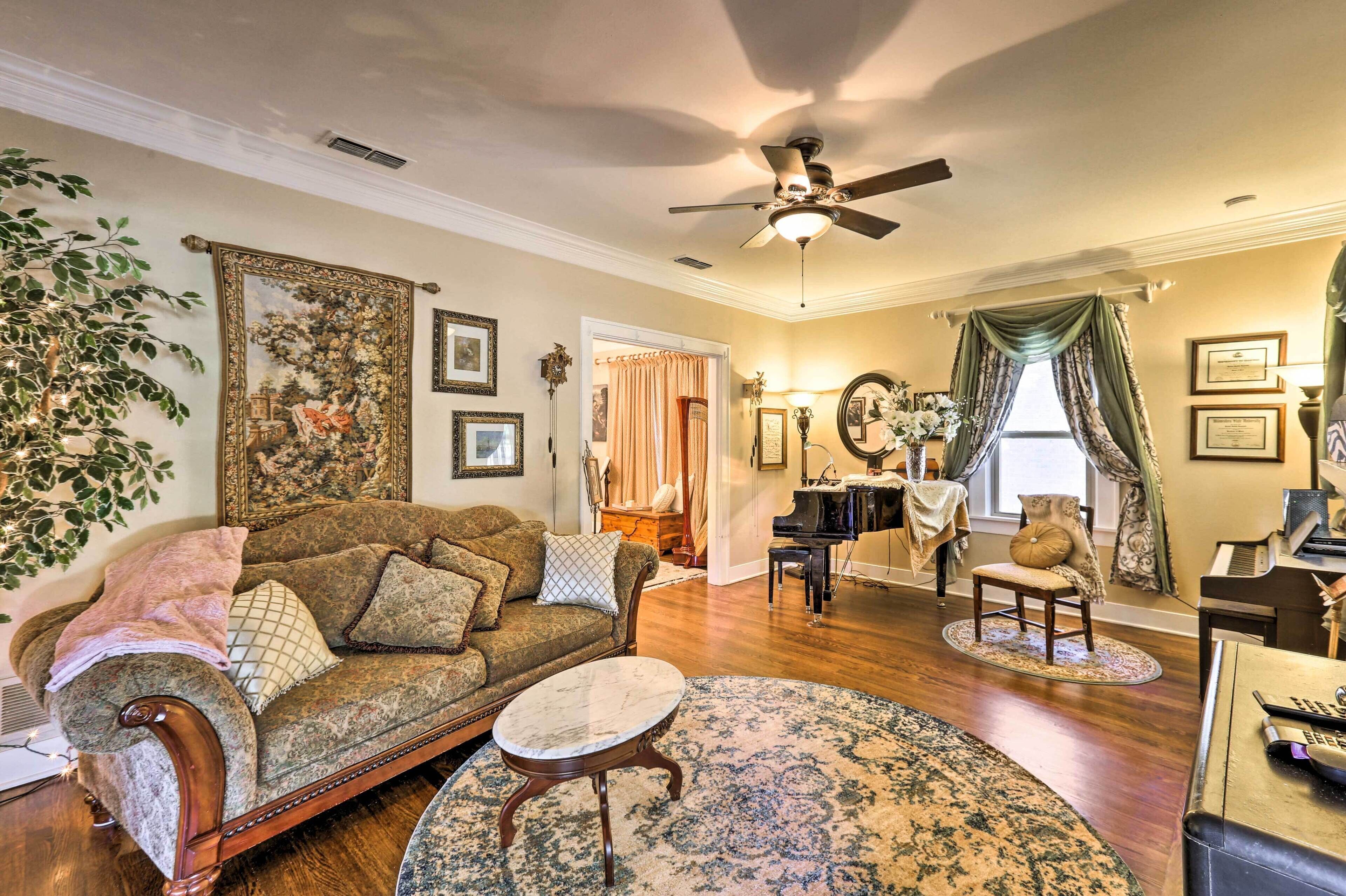 Country Club Cottage - Near MSU & Sheppard AFB!