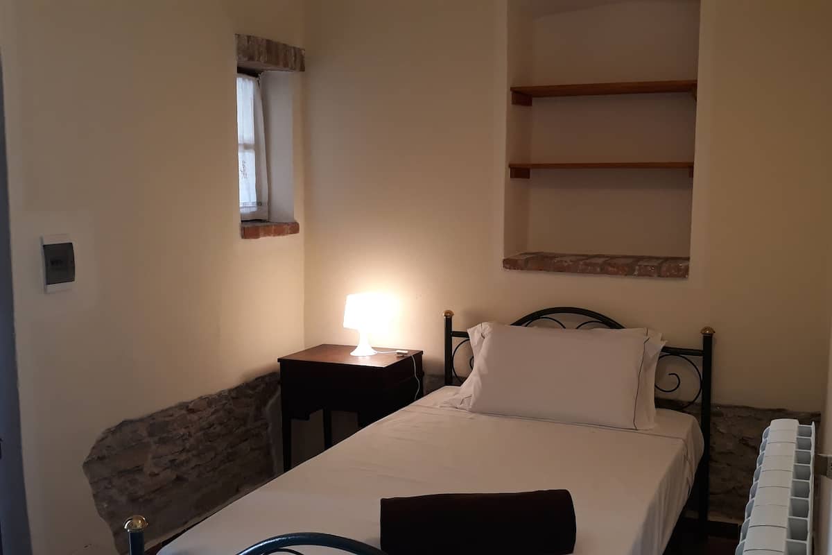 2 bedrooms, individually decorated, individually furnished, desk