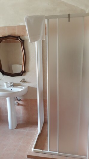 Apartment, 2 Bedrooms, Tower (Bellavista) | Bathroom shower - Cascina Binelli (Dogliani)