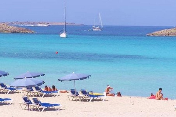 Beach nearby, sun-loungers