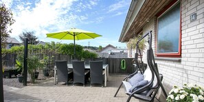 Outdoor dining - Large villa with lake view (Tjele)