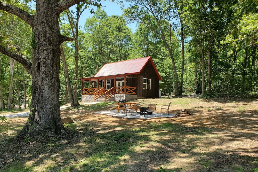 Cozy Rustic Cabin With All The Extras.