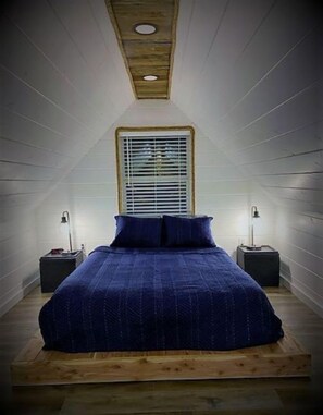 2 bedrooms, iron/ironing board, bed sheets