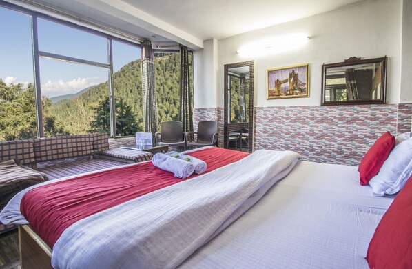 View from property - Hotel Holiday Plaza (Dalhousie)