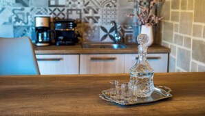 A kitchen with a coffee maker, a sink, and a decorative glass container on a tray. - Villa Elenitsa (Kissamos)