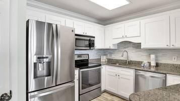 Coffee/tea maker, fridge, microwave, oven