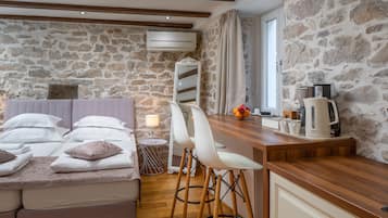 1 slaapkamer, een strijkplank/strijkijzer, gratis wifi, beddengoed