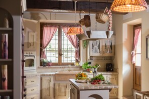 Fridge, microwave, oven, stovetop