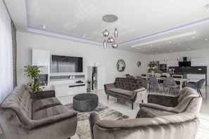 Smart-TV, Kamin, Tischfußball
