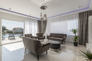 Smart TV, fireplace, table football - Luxurious Villa "Meri" (Kaštel Sucurac)