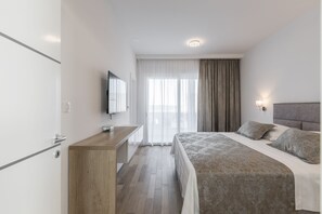 5 bedrooms, in-room safe, iron/ironing board, travel cot - Luxurious Villa "Meri" (Kaštel Sucurac)