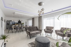 Smart-TV, Kamin, Tischfußball