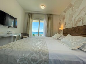 5 Schlafzimmer, Zimmersafe, Bügeleisen/Bügelbrett, Reisekinderbett