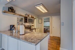 独立别墅 (3 Bedrooms) | 私人厨房 | 大冰箱、烤箱、炉灶、洗碗机