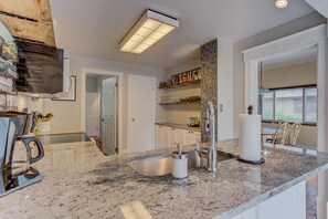 Maison (3 Bedrooms) | Cuisine privée | Réfrigérateur grande capacité avec congélateur, un four