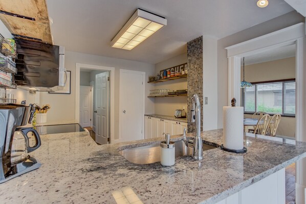 独立别墅 (3 Bedrooms) | 私人厨房 | 大冰箱、烤箱、炉灶、洗碗机