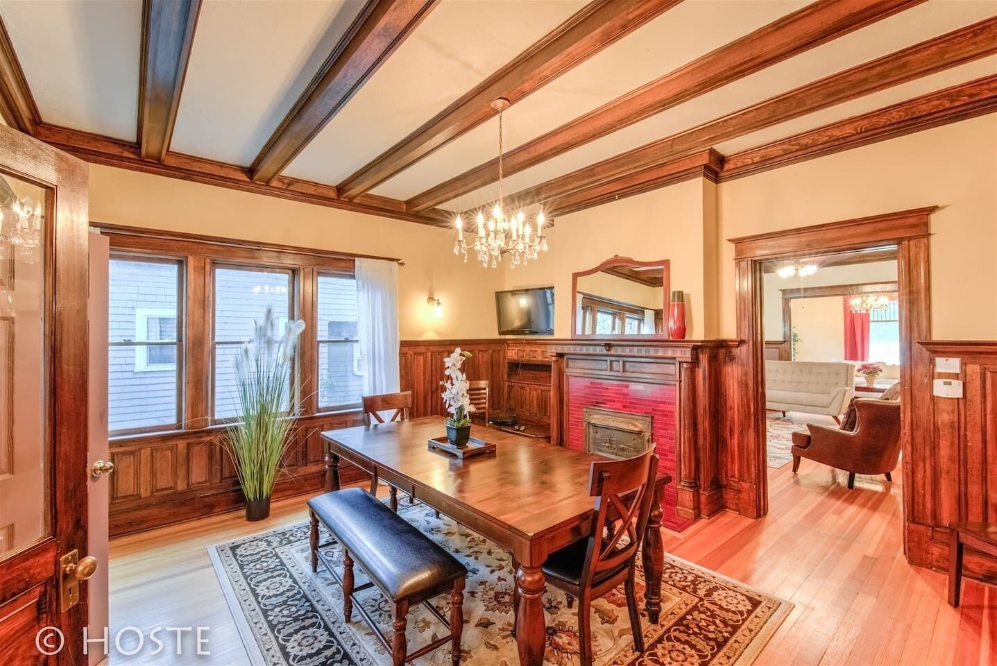 House (4 Bedrooms) | Living room | TV