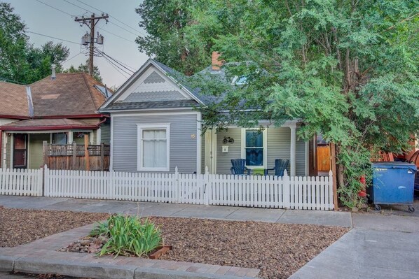 Exterior - 1BR Modern & Chic Bring Your Bikes and Dog! (Colorado Springs)