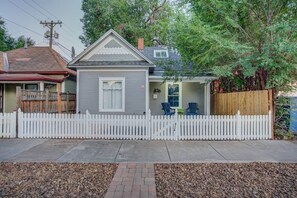 Exterior - 1BR Modern & Chic Bring Your Bikes and Dog! (Colorado Springs)