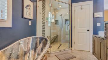 House (4 Bedrooms) | 4 bedrooms, premium bedding, down duvets, individually decorated