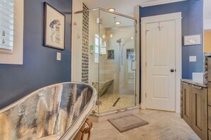 4 bedrooms, premium bedding, down duvets, individually decorated - 4BD Luxuryclose to Downtown3ba & Pet-friendly!! (Colorado Springs)