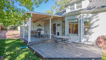 House (4 Bedrooms) | Balcony