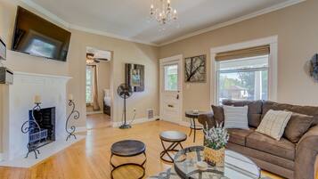 House (4 Bedrooms) | Living room | Smart TV