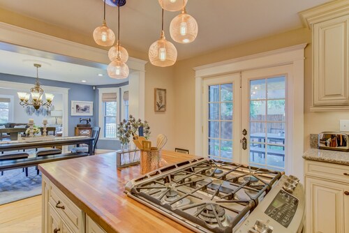 4BD Luxuryclose to Downtown3ba & Pet-friendly!!